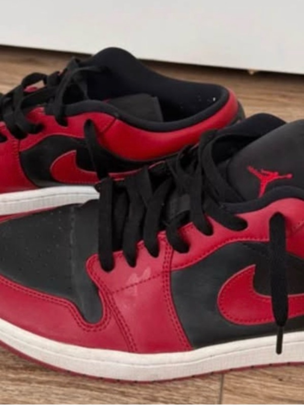 Jordan Low Top Sneakers - Black/Red